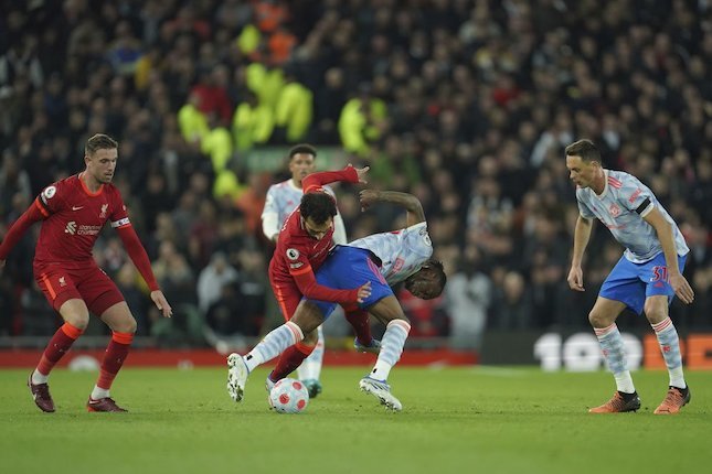 Duel liverpool vs Manchester United di laga tunda pekan ke-30 Premier League 2021-22 di Anfield, Rabu (20/04/2022) dini hari WIB. (c) AP Photo
