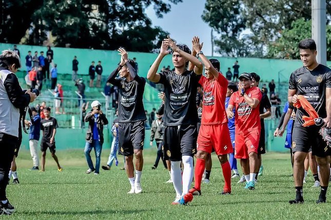 Latihan Arema FC di Stadion Gajayana, Malang, Rabu (11/5/2022) (c) Bola.com/Iwan Setiawan