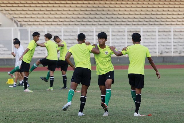 Jelang Piala AFF U-19 2022, para pemain Timnas Indonesia U-19 berlatih di Stadion Madya, Jakarta, Selasa (21/6/2022) (c) Bola.net/M Iqbal Ichsan