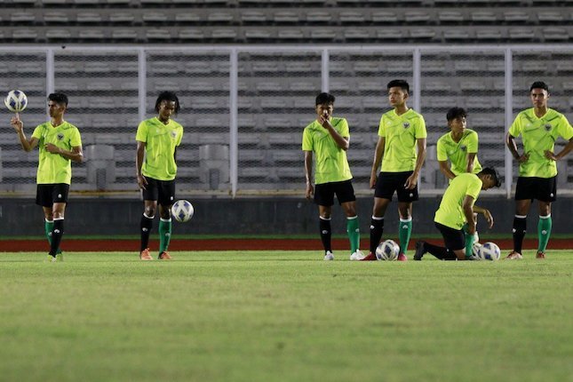 Jelang Piala AFF U-19 2022, para pemain Timnas Indonesia U-19 berlatih di Stadion Madya, Jakarta, Selasa (21/6/2022) (c) Bola.net/M Iqbal Ichsan