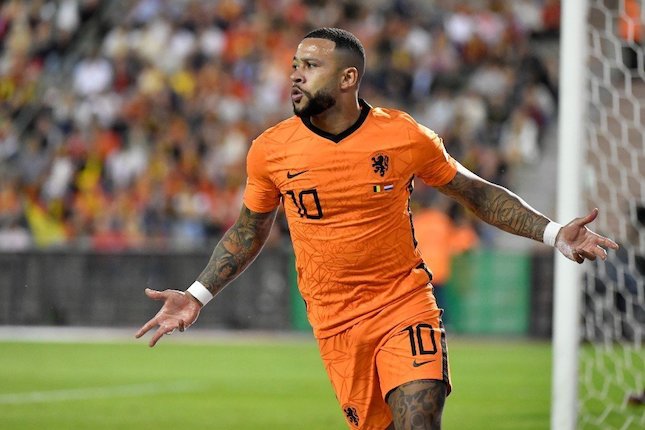 Selebrasi bintang Belanda, Memphis Depay usai membobol gawang Belgia, Sabtu (4/6/2022) (c) AP Photo