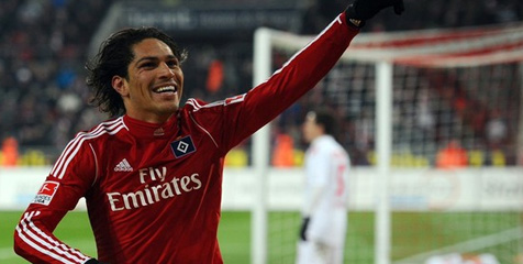 Paolo Guerrero semasa berkostum Hamburg