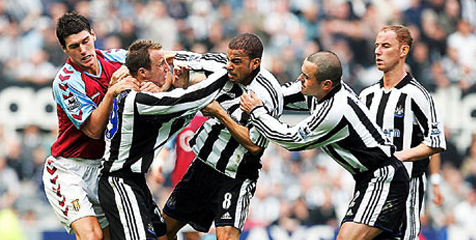 10 Pemain Terkenal Paling Kotor Dalam Sepakbola 10 Pemain Terkenal Paling Kotor Dalam Sepakbola