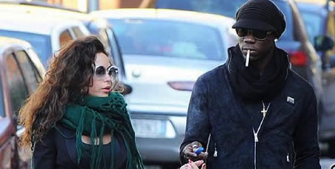 Pemain Sepakbola Aktif Yang Tertangkap Sedang Merokok Pemain Sepakbola Aktif Yang Tertangkap Sedang Merokok