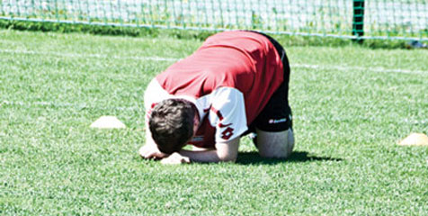 10 Pemain dengan Wajah Tampak Lelah Permanen