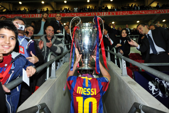 Gambar-Gambar Terbaik Para Juara Liga Champions - Messi Trophy - Bola.net