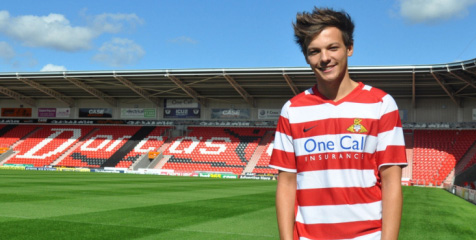 Tomlinson saat diumumkan sebagai pemain Doncaster. (c) Metro