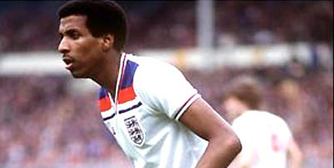 Viv Anderson, pemain kulit hitam pertama di timnas senior Inggris