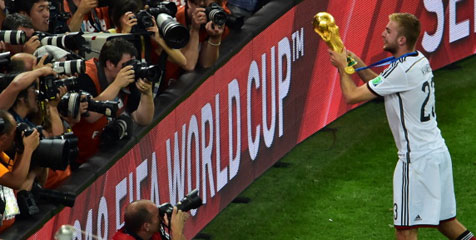 Kramer saat merayakan gelar juara usai laga (c) AFP