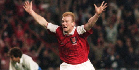 John Hartson saat masih membela Arsenal
