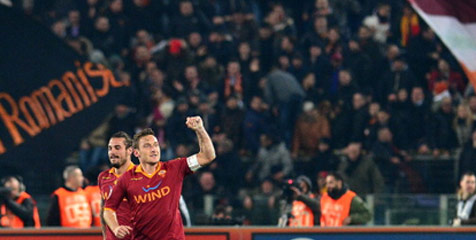 Ketika Totti Menghabisi Bianconeri