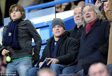 Damon ketika menonton laga Chelsea di Stamford Bridge pada 2010. (c) Getty Images
