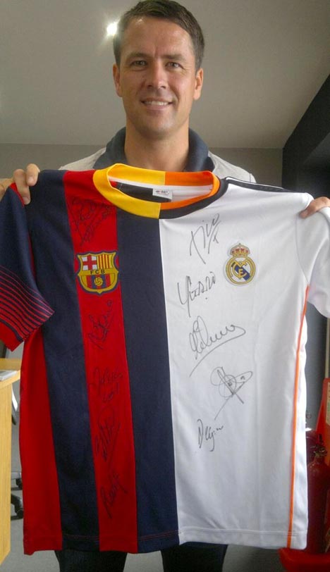 Owen pamerkan jersey unik. (c) Twitter