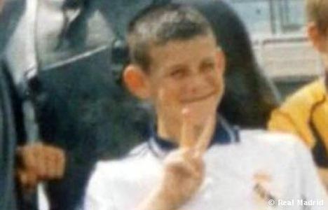 Bale muda berfoto dengan jersey Madrid. (c) Real Madrid