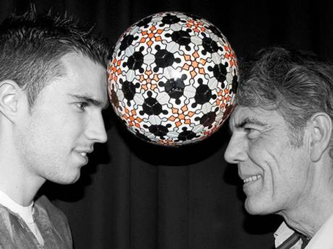 Robin van Persie dan ayahnya, Bob. (c) Independent