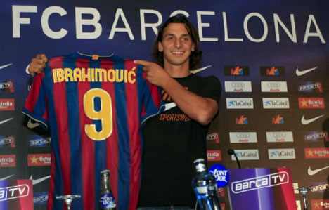 Ibrahimovic kala diperkenalkan sebagai pemain baru Barcelona (c) FCB