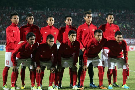 Sesi foto tim lawan Vietnam di final AFF U-19