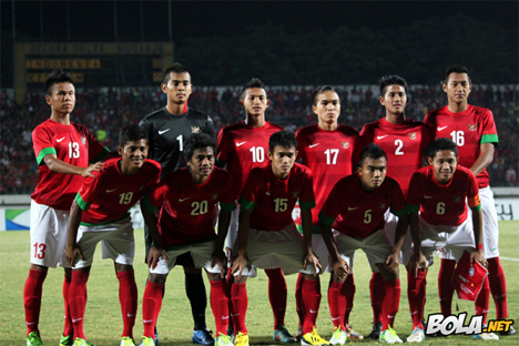 Sesi foto tim lawan Vietnam di putaran grup