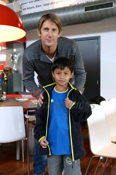 Tristan Alif bersama Edwin van der Sar (c) The Footballicious