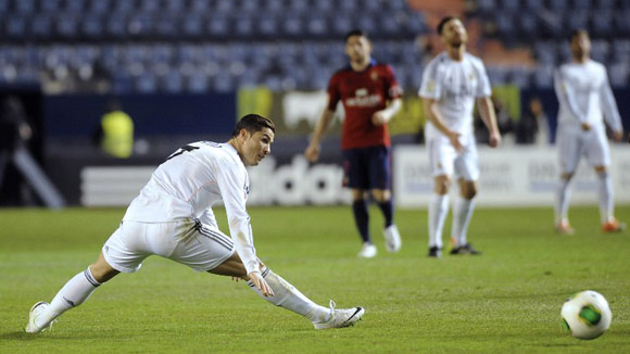 Detail Sepatu Menyala Dalam Gelap Terbaru Cristiano