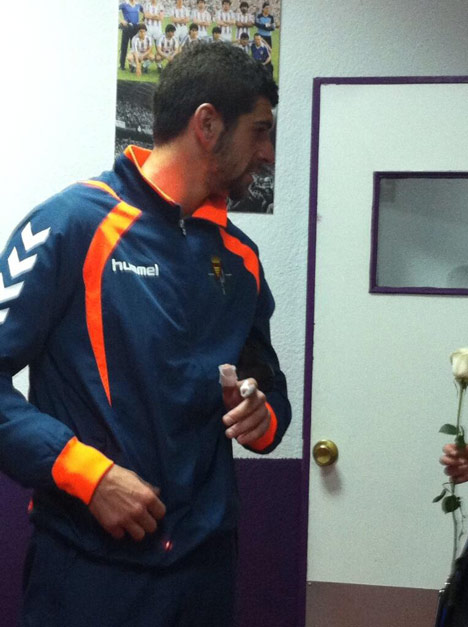 Mitrovic harus mengenakan plester di dua jarinya