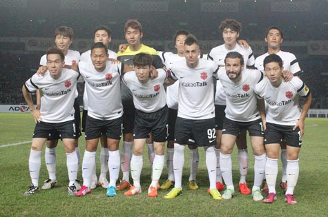 El Shaarawy saat ikut foto tim bersama JS Friend