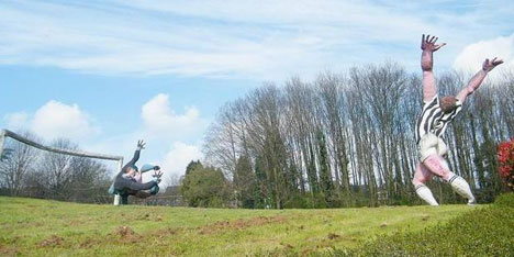 Patung saat masih berbentuk Platini