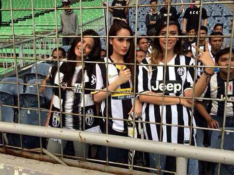 Pevita bersama Cinta Laura dan Nadine