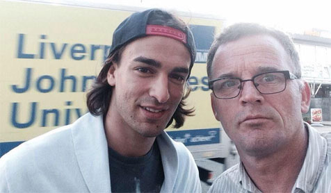 Lazar Markovic dan seorang fans (c) 101g