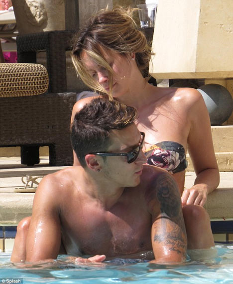 Mesut Ozil dan Mandy Capristo putus cinta?