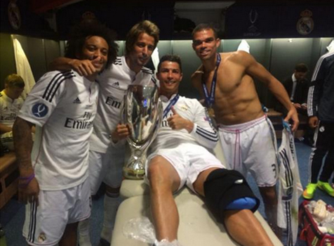 Lutut Ronaldo nampak mendapatkan perawatan khusus usai laga semalam