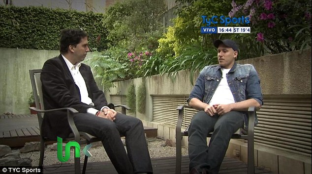 Jonas Gutierrez yang kini sudah kehilangan rambut panjangnya akibat efek kemoterapi