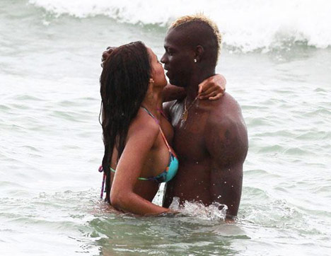 Fanny Neguesha dan Mario Balotelli kala masih bersama © Splash News