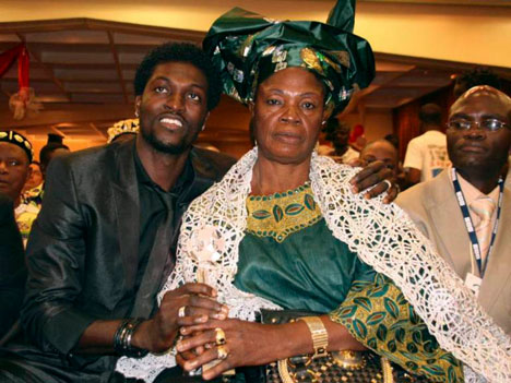 Emmanuel Adebayor dan sang ibu