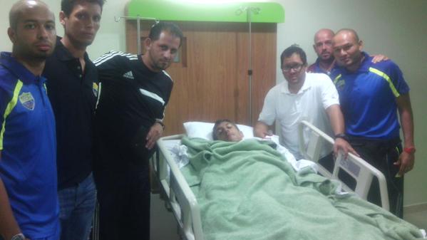 Massia mendapatkan kunjungan dari rekan setimnya di rumah sakit (c) ist