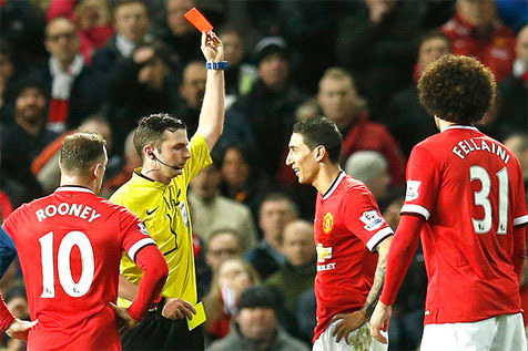 Di Maria saat mendapatkan kartu merah