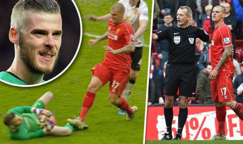 Martin Skrtel saat menginjak David De Gea