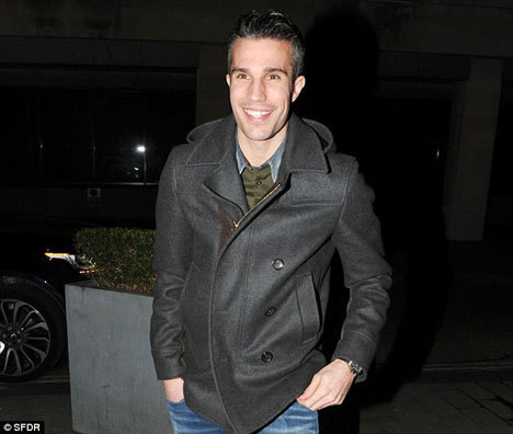 Robin van Persie tiba di klub malam LIV