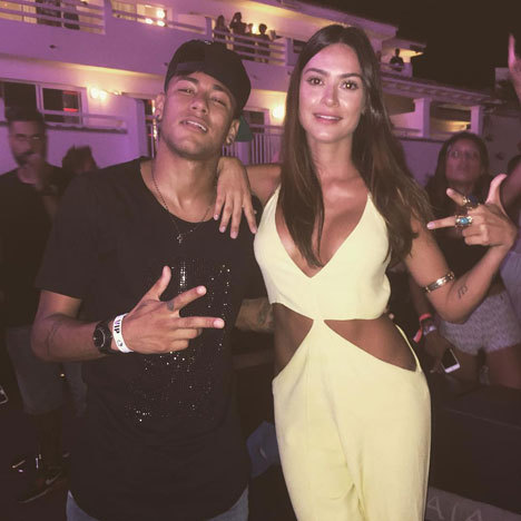 Neymar dan Thaila Ayala di Ibiza