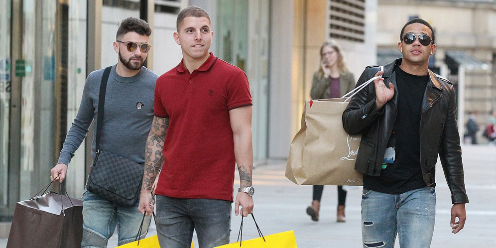 Memphis parkir ilegal