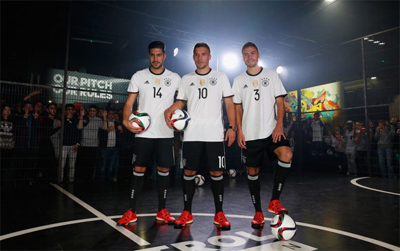 Jersey kandang Jerman di EURO 2016