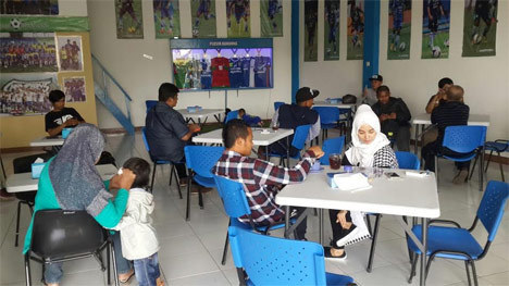 Suasana di warung milik Tantan