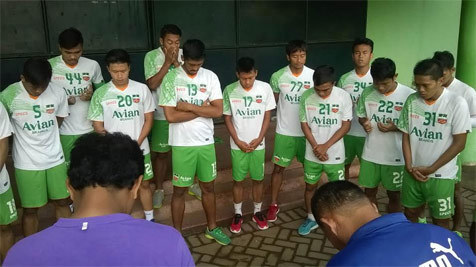 Pemain Surabaya United sebelum latihan.