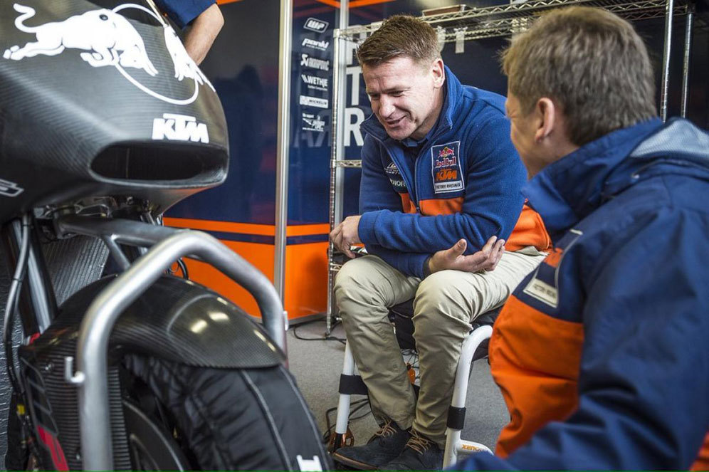 Direktur Motorsport KTM, Pit Beirer (kiri) dan Vice President Onroad KTM, Mike Leitner (kanan). (c) KTM