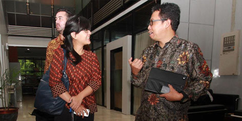 Joko Driyono berbincang dengan Ratu Tisha