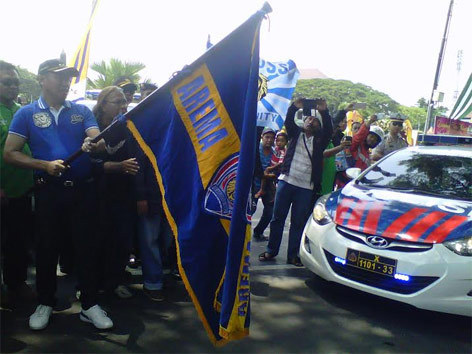 Walikota Malang, Moch Anton memberangkatkan Aremania