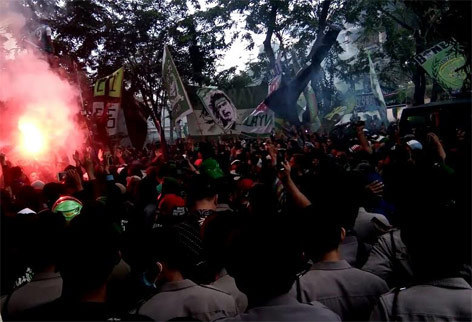 Kegembiraan Bonek usai Persebaya menang di pengadilan