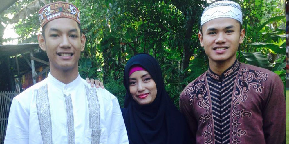 Dimas Drajad Berfoto Dengan Keluarga Saat Hari Raya Lebaran
