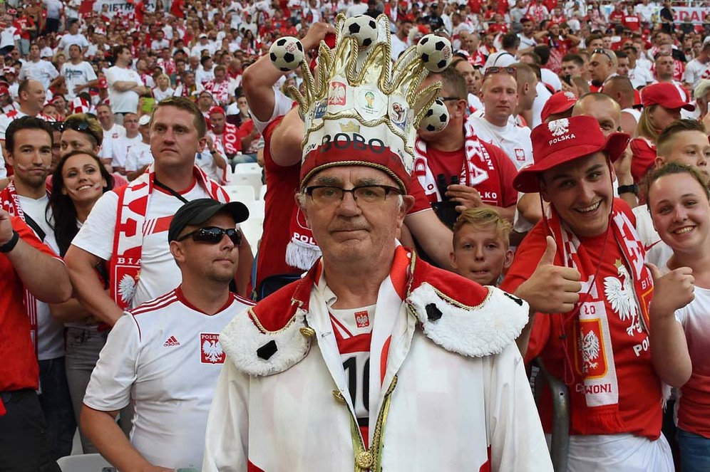 Galeri Foto Suporter: Polandia vs Portugal (1-1, Penalti 3 ...