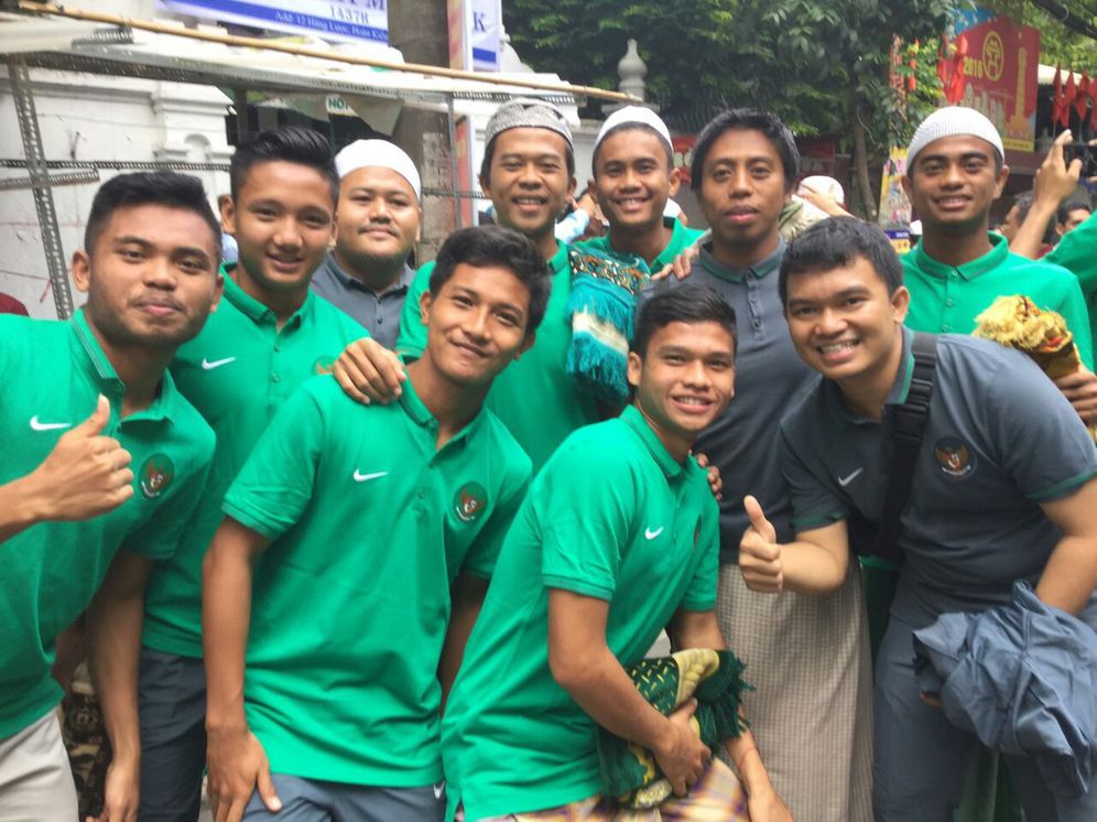 Timnas U-19 Seusai Shalat Ied di Vietnam